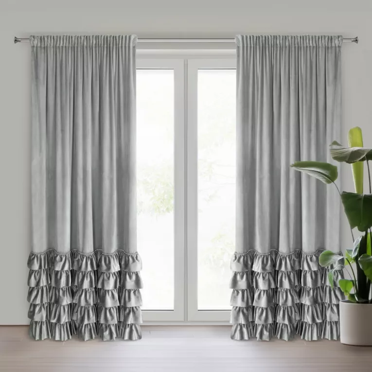 Zasłona srebrna zdobiona falbanami i lśniącymi akcentami z welwetu 140x270 cm taśma CARLI Eurofirany