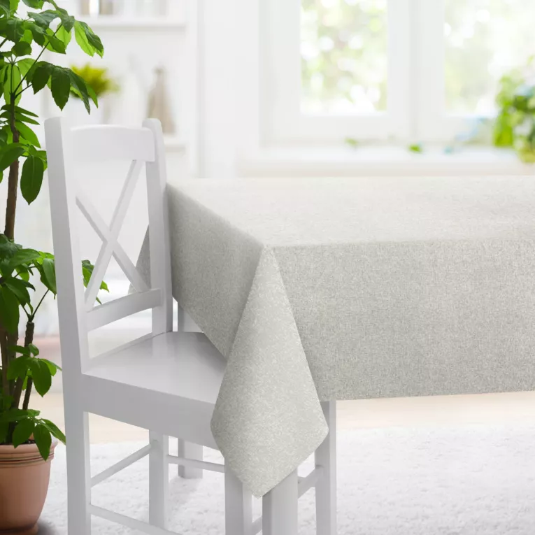 Obrus szyty beżowy z tkaniny trudnopalnej, zaciemniającej, typu blackout z efektem melanżu