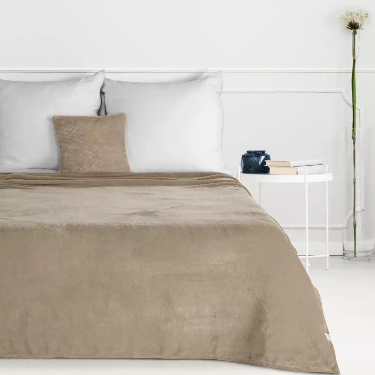 Koc  150x200 cm beżowy miękki i delikatny w dotyku jednokolorowy koc SIMPLE 1 Eurofirany