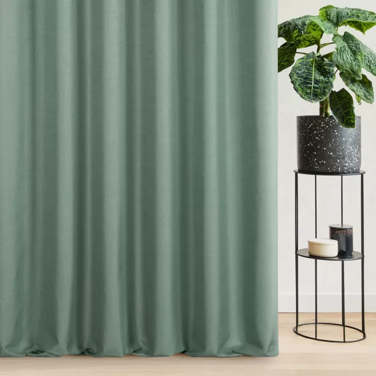 Zasłona szyta na taśmie fala miętowa z tkaniny blackout zaciemniającej w 100% o naturalnej strukturze