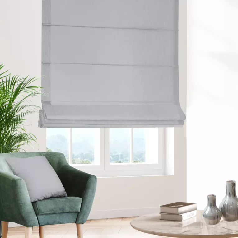 Roleta rzymska JULIETT srebrna z eleganckiej połyskującej tkaniny przetykanej lureksową nicią