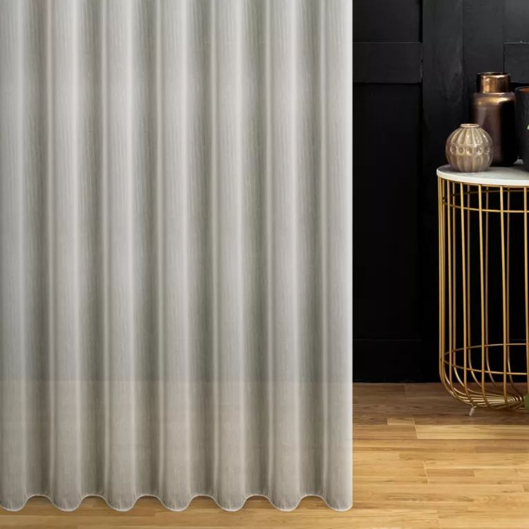 Firana szyta na taśmie fala kremowa z półprzeźroczystej tkaniny z efektem deszczyku, wykończona obciążnikiem