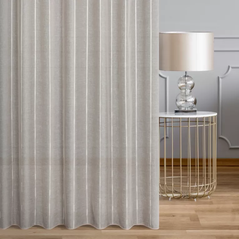 Firana szyta na taśmie 8 cm beżowa z matowej etaminy w pionowe pasy, wykończona obciążnikiem