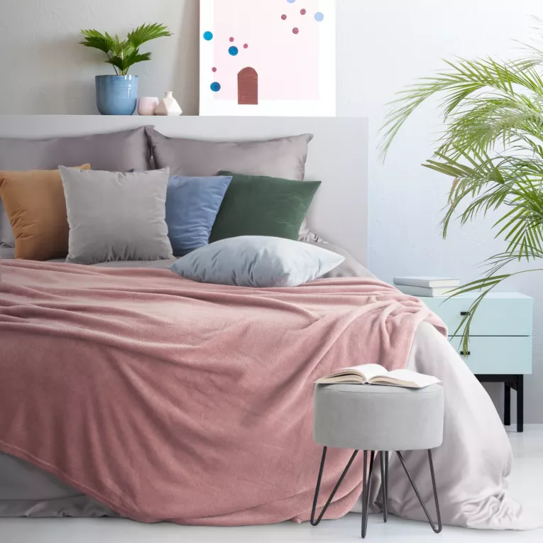 Koc z mikrofibry SIMPLE gładki w minimalistycznym stylu Eurofirany