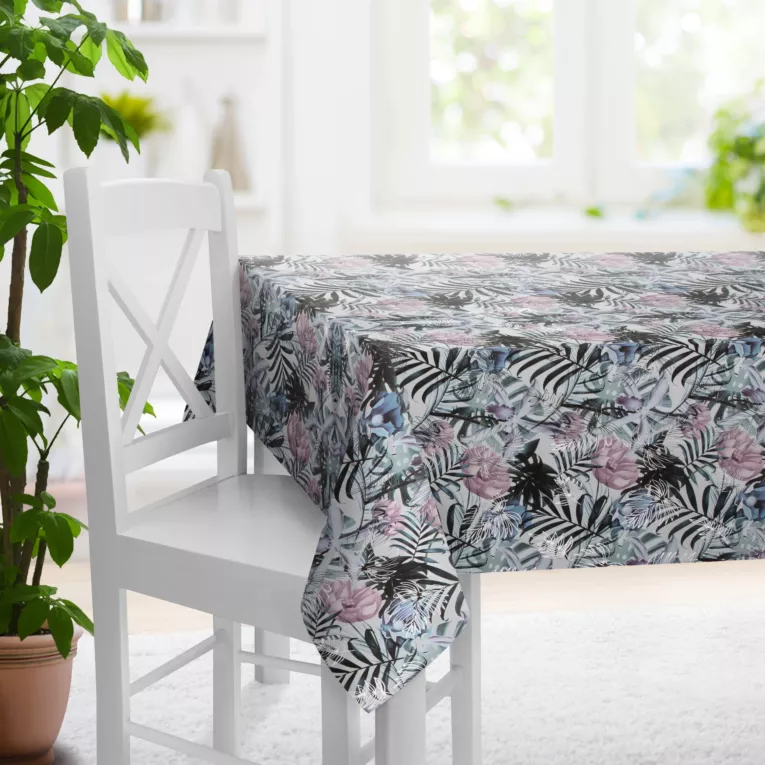 Obrus szyty biało różowy miękka, welwetowa, z nadrukowanym motywem botanicznym i srebrnymi elementami