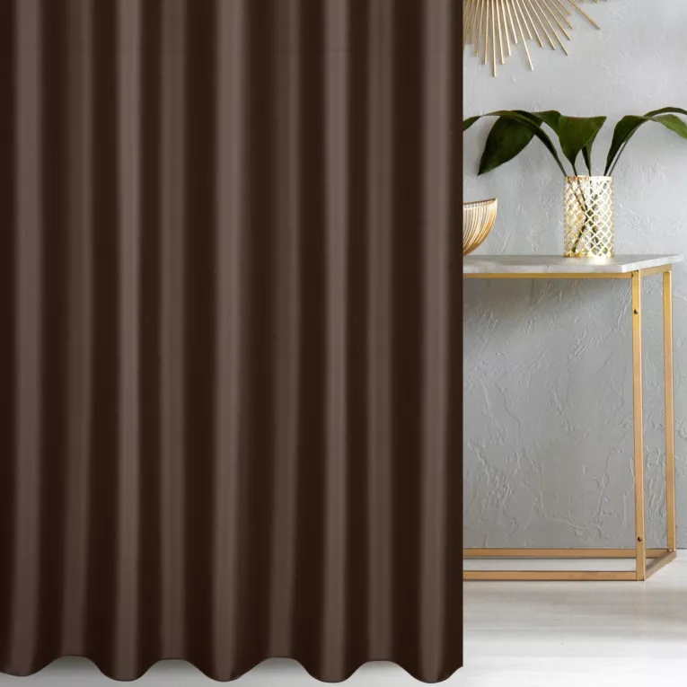 Zasłona szyta na przelotkach brązowa z gładkiej tkaniny zaciemniającej typu dimout wykończona obciążnikiem