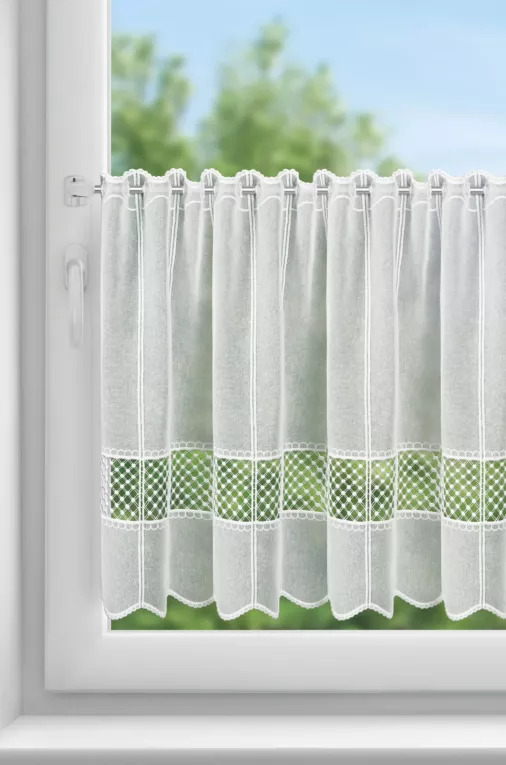 Tkanina firanowa zazdrostka z matowej etaminy zdobiona ażurową aplikacją Eurofirany