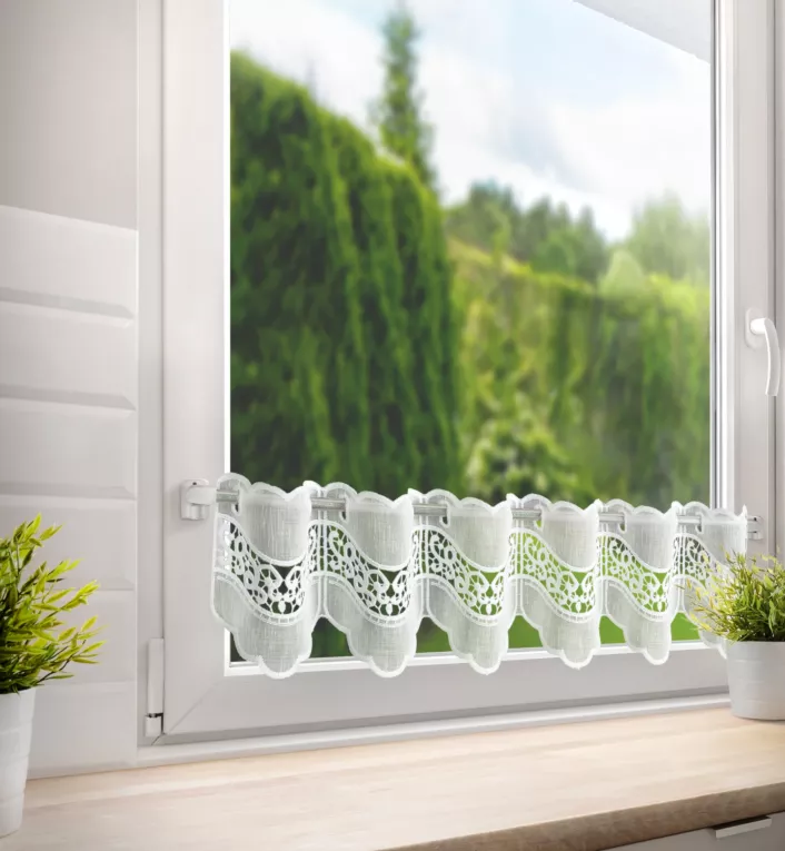 Tkanina firanowa zazdrostka z etaminy zdobiona ażurowym haftowanym wzorem Eurofirany