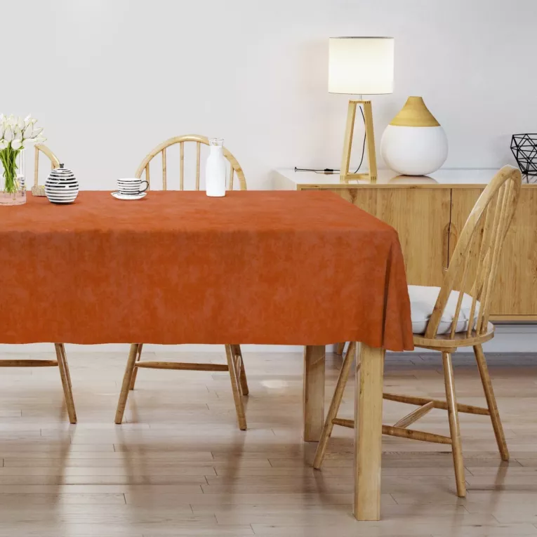 Obrus szyty DORA - HIT ceglasty z miękkiej tkaniny o welurowej strukturze