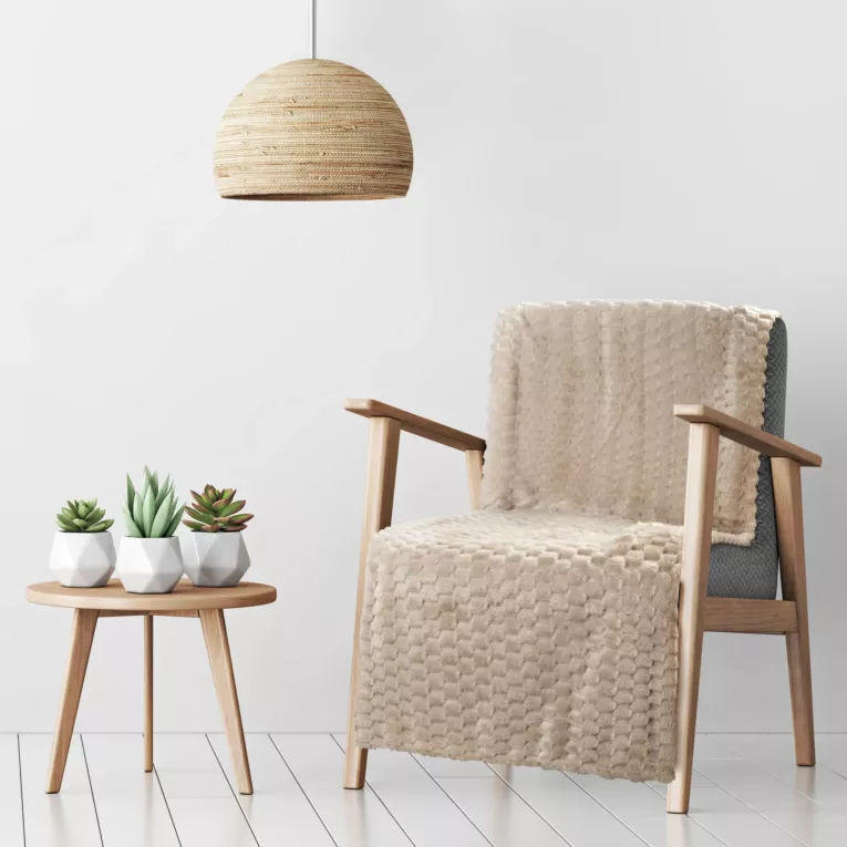 Narzuta na fotel-koc  70x160 cm beżowa miękka i miła w dotyku z wytłaczanym wzorem jodełki CINDY 5 DESIGN 91 Eurofirany