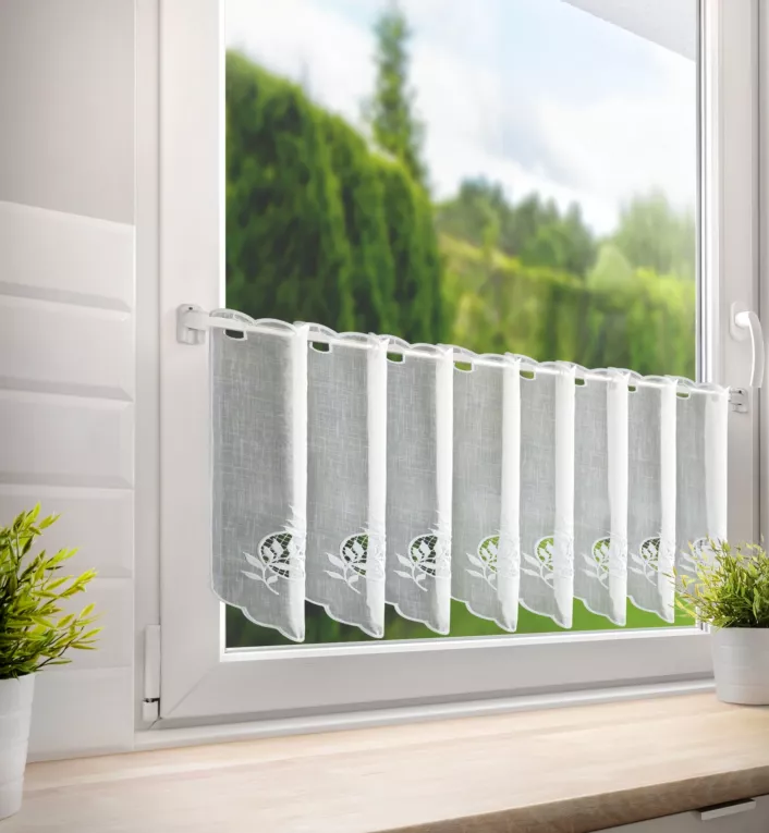 Tkanina firanowa zazdrostka zdobiona haftem w listeczki Eurofirany