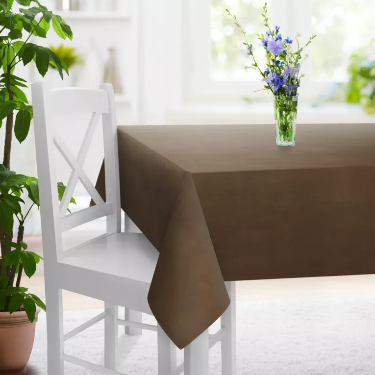 Obrus szyty brązowy z miękkiej tkaniny welwetowej