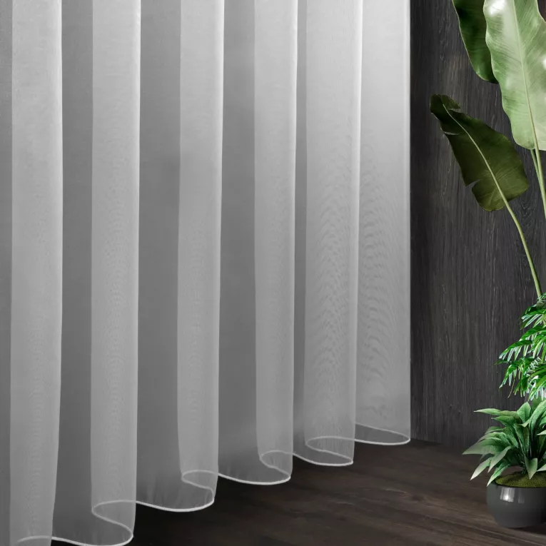 Tkanina firanowa typu peru z połyskiem zakończona szwem obciążającym Eurofirany