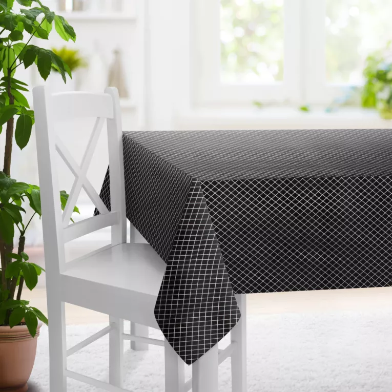Obrus szyty czarno srebrny z szenilowej tkaniny w geometryczny wzór przetykany błyszczącą nicią Italissima Eva Minge