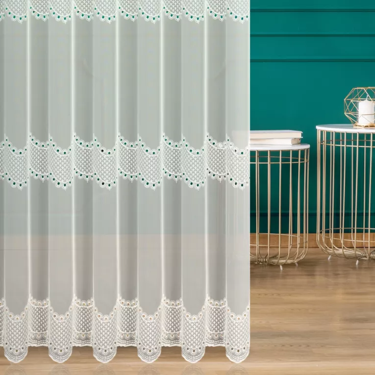 Firana szyta na przelotkach kremowa matowa tkanina Peru, zdobiona haftem ażurowym tworzącym trzy poziome pasy