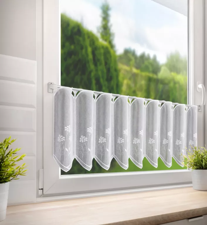 Tkanina firanowa zazdrostka z etaminy zdobiona haftem roślinnym Eurofirany