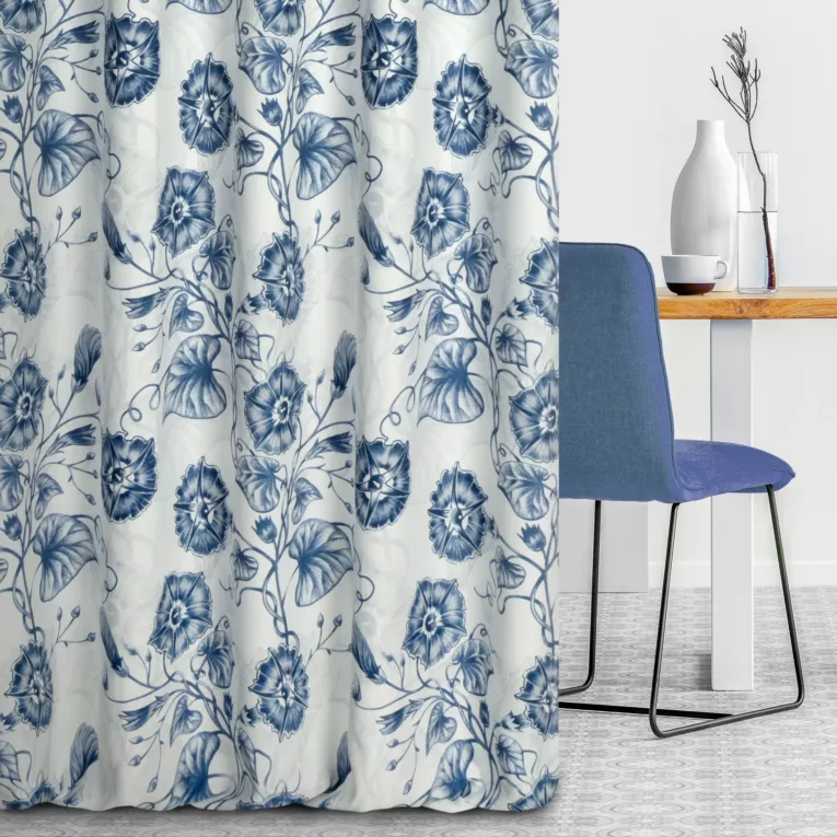 Zasłona szyta na taśmie fala kremowo granatowa z miękkiej tkaniny o naturalnym splocie z kwiatowym wzorem