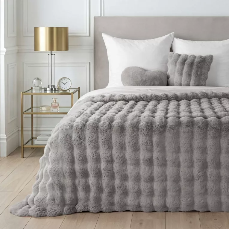 Koc 220x200 cm srebrny z miękkiej tkaniny futerkowej z efektem 3D LILY Eurofirany