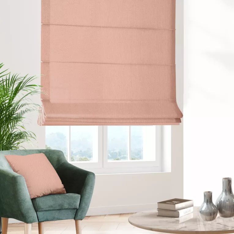 Roleta rzymska DORA - HIT pudrowa z miękkiej tkaniny o welurowej strukturze