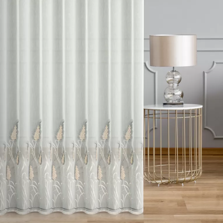 Firana szyta na przelotkach naturalno popielata z delikatnej tkaniny typu aden, wykończonej roślinnym haftem