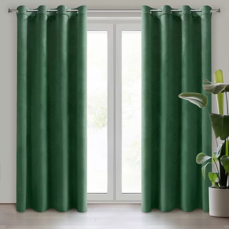 Komplet 2 szt. zasłon ciemnozielonych z welwetowej tkaniny 140x250 cm przelotki - DARLA Eurofirany
