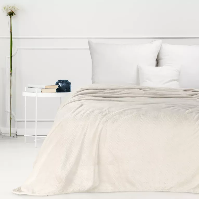 Koc  170x210 cm kremowy miękki w dotyku z wytłaczanym wzorem jodełki CINDY 5 DESIGN 91 Eurofirany