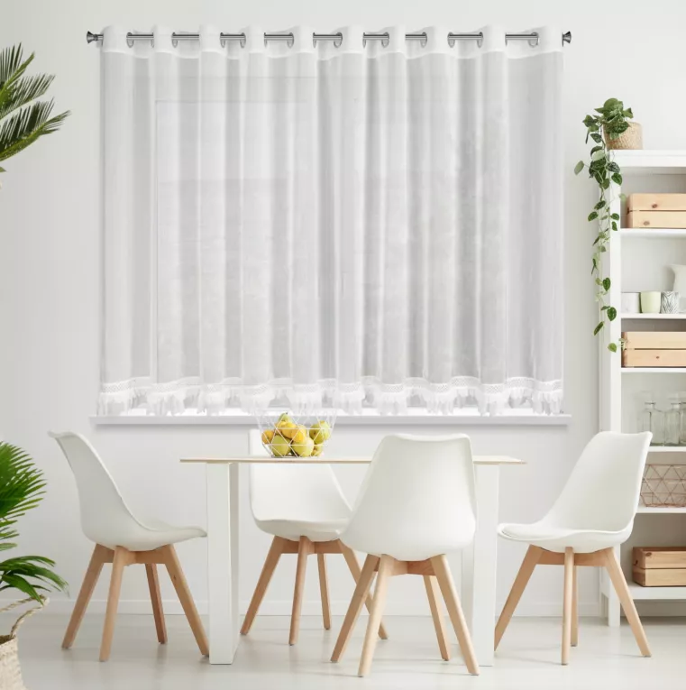 Firana biała z etaminy zdobiona aplikacją z koronki 350x150 cm przelotka KIARA Eurofirany