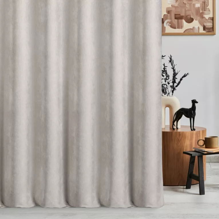 Zasłona szyta na taśmie fala srebrna z tkaniny o szenilowej strukturze