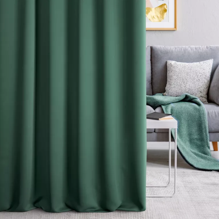 Zasłona szyta na tunelu turkusowa z gładkiej tkaniny zaciemniającej typu dimout