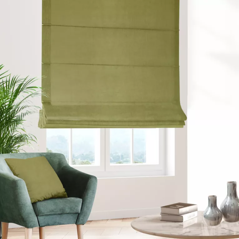 Roleta rzymska ENYA ciemnooliwkowa z miękkiej półmatowej tkaniny welwetowej