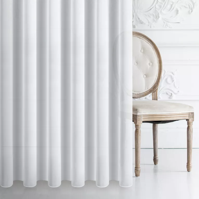 Firana szyta na przelotkach GENEVA biała z delikatnej w dotyku, gęsto tkanej, matowej krepy, wykończona obciążnikiem