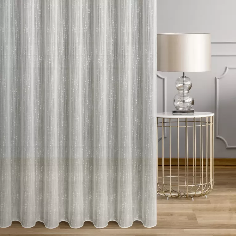 Firana szyta na taśmie 8 cm naturalna z etaminy przeplatanej delikatnie połyskującą nicią tworzącą pionowe, nieregularne paseczki