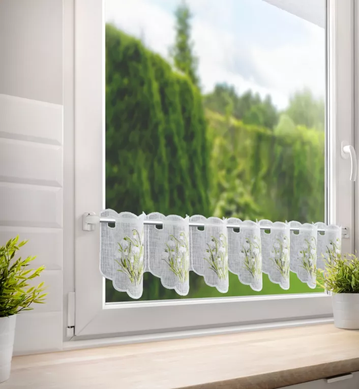 Tkanina firanowa zazdrostka z etaminy zdobiona haftem wiosennym Eurofirany