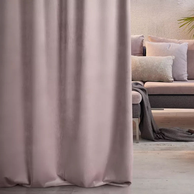 Zasłona szyta na taśmie fala ENYA pudrowo różowa z miękkiej półmatowej tkaniny welwetowej