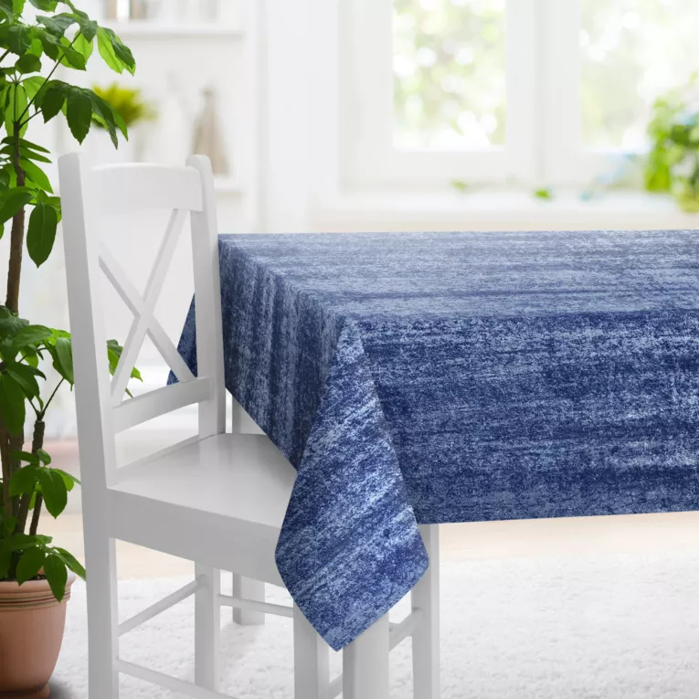 Obrus szyty niebieski z miękkiej tkaniny welwetowej z efektem kreszowania
