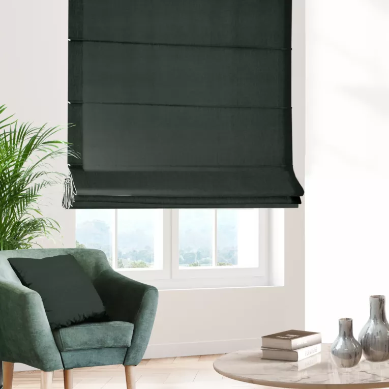 Roleta rzymska DORA - HIT ciemnozielona z miękkiej tkaniny o welurowej strukturze