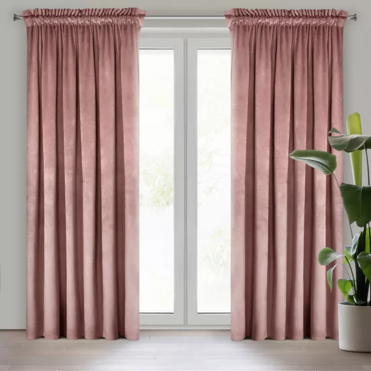 Zasłona ciemnoróżowa z tkaniny welwetowej 135x300 cm taśma ROSA Design 91 Eurofirany