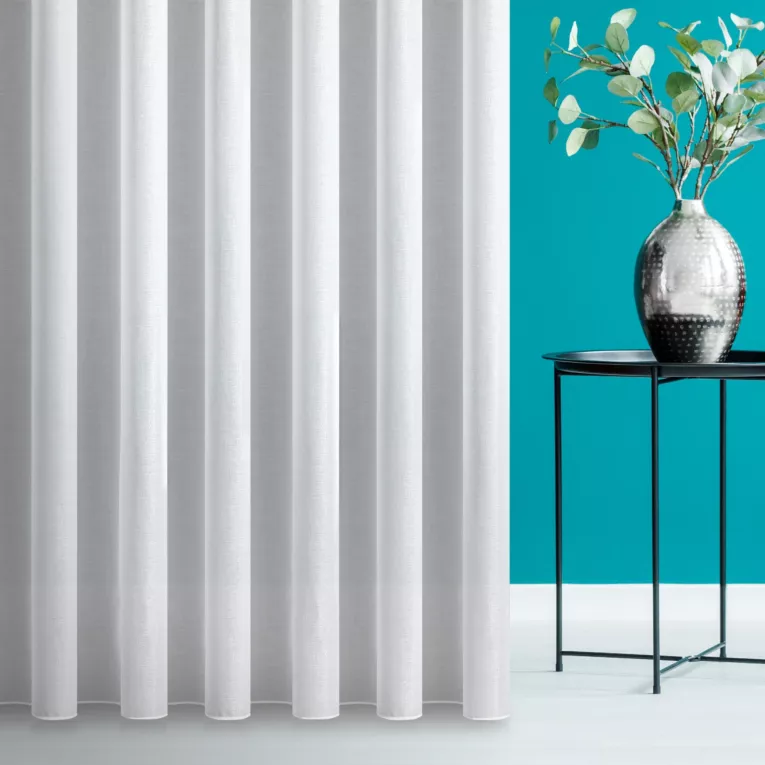 Firana szyta na flexach IGNACIA biała z półprzezroczystej tkaniny o lekkim połysku