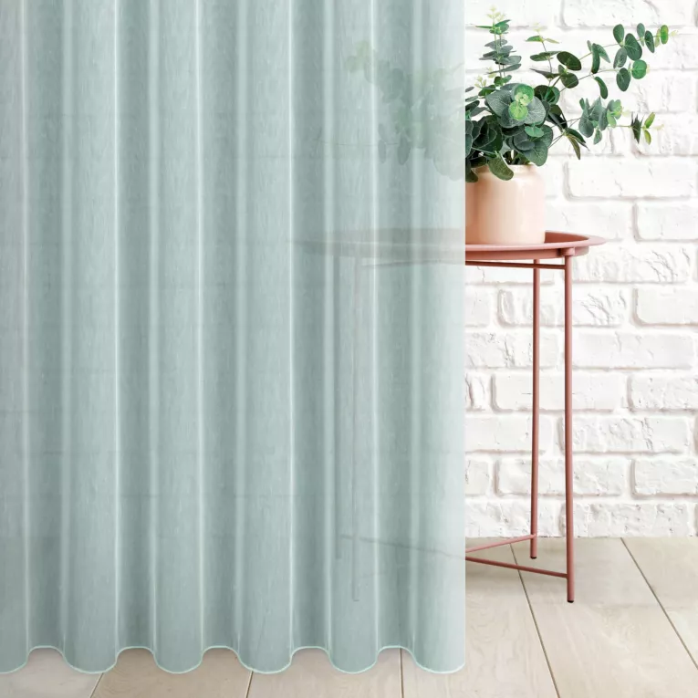 Firana szyta na tunelu miętowa z delikatnej i miękkiej w dotyku tkaniny, wykończona obciążnikiem