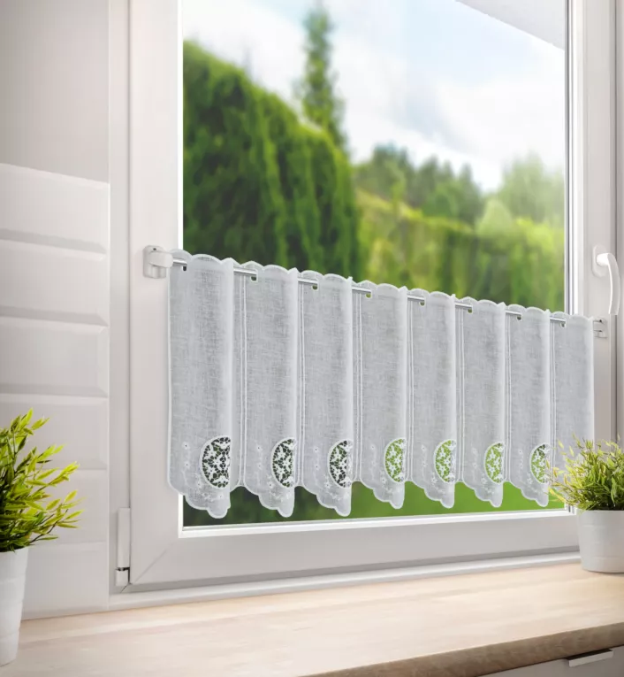 Tkanina firanowa zazdrostka z etaminy zdobiona ażurowym haftem Eurofirany