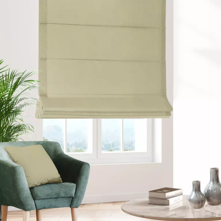 Roleta rzymska STYLE beżowa o naturalnym charakterze, z widocznym, ozdobnym splotem