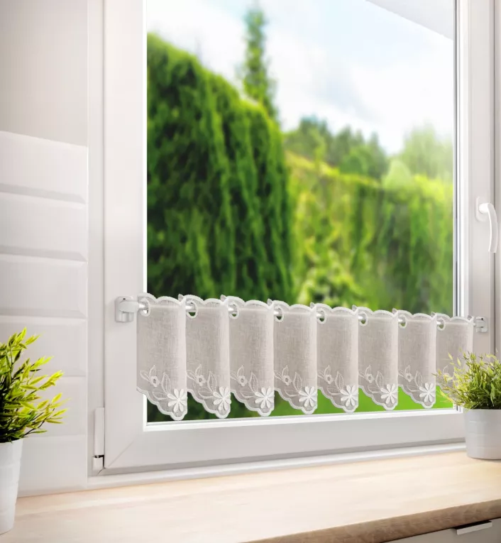 Tkanina firanowa zazdrostka zdobiona haftem kwiatów Eurofirany