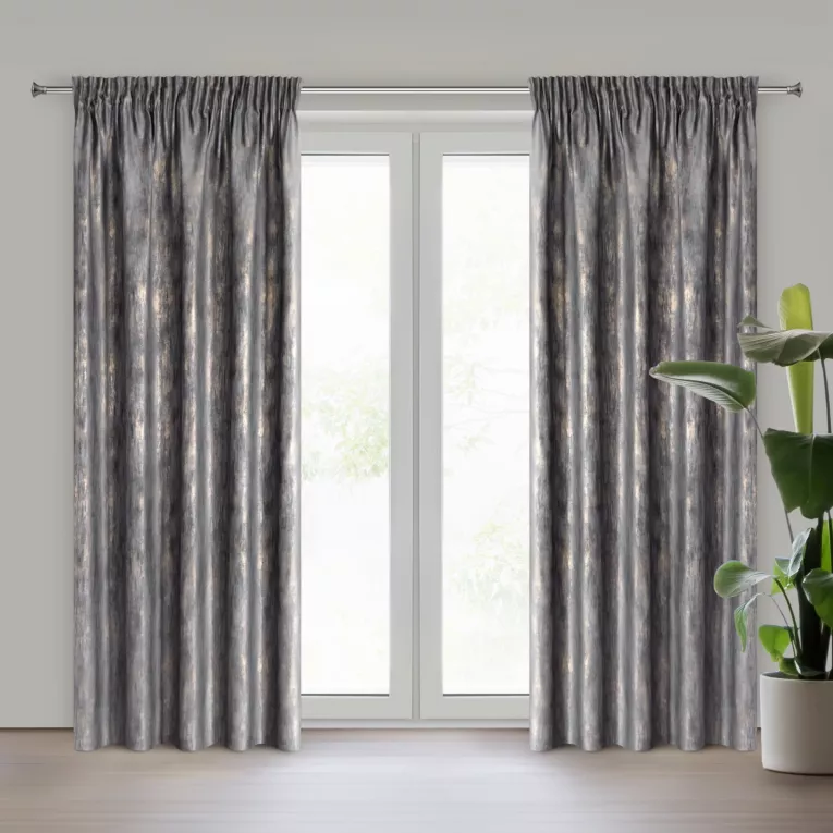 Zasłona grafitowa zdobiona lśniącym przecieranym wzorem z welwetu 140x270 taśma ESTEL Eurofirany