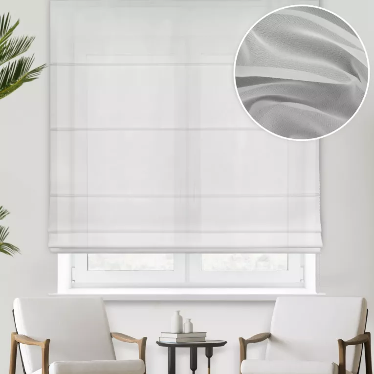 Roleta rzymska biała z półprzezroczystej, matowej tkaniny w prążki o niestandardowej wysokości 360cm, wykończona obciążnikiem