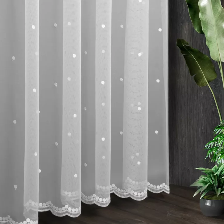 Firana szyta na taśmie fala ALEJANDRA biała z matowego tiulu haftowanego w drobne groszki