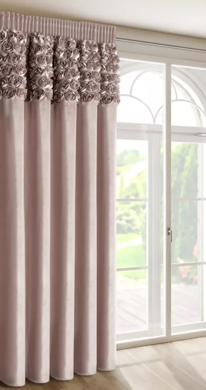 Zasłona pudrowa z welwetu zdobiona aplikacją 3D róż 140x270 cm taśma - ROSES Eva Minge Eurofirany