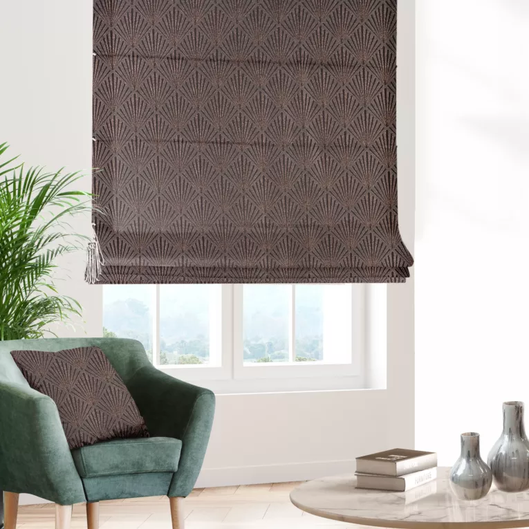 Roleta rzymska grafitowo miedziana z tkaniny, z geometrycznym wzorem, z dodatkiem połyskującej nici