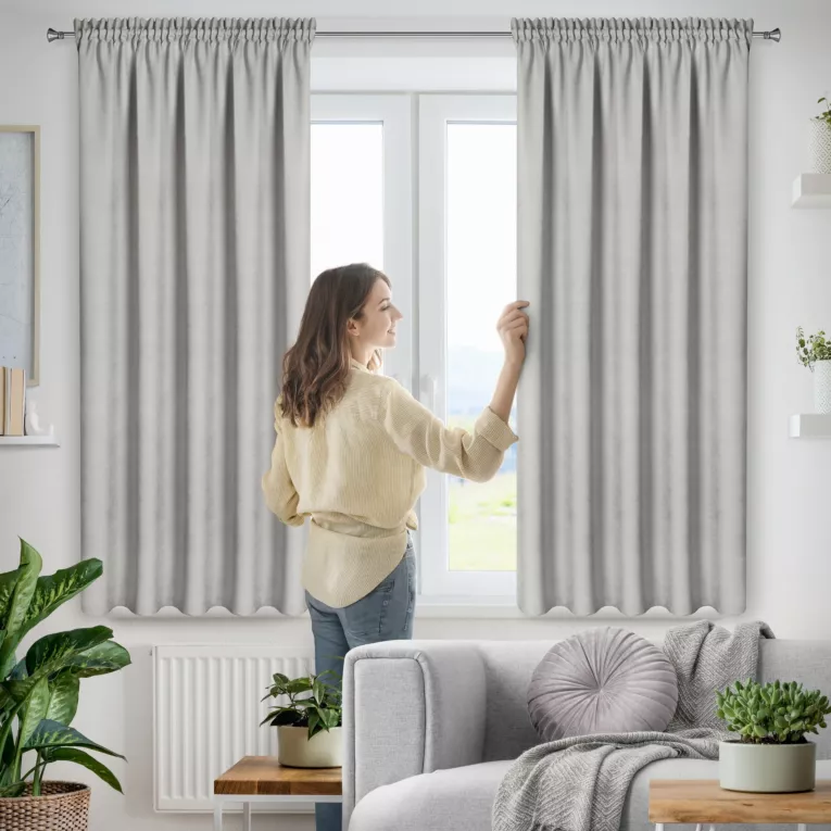 Zasłona ciemnosrebrna z tkaniny welurowej 140x175 cm tunel Dora Eurofirany