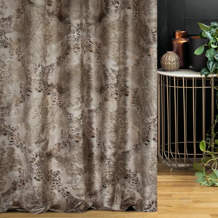 Tkanina zasłonowa welwetowa zdobiona ornamentowym haftem Eurofirany