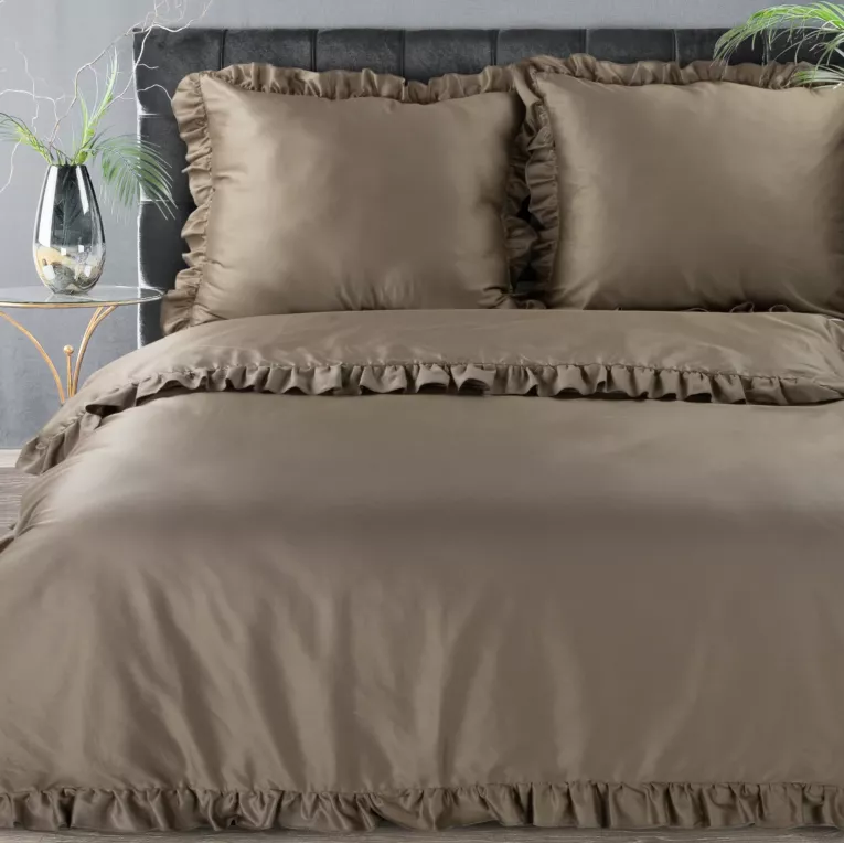 Pościel 160x200 cm bawełniana z makosatyny kolor jasnobrązowy z falbanami w romantycznym stylu Reina Line Eurofirany